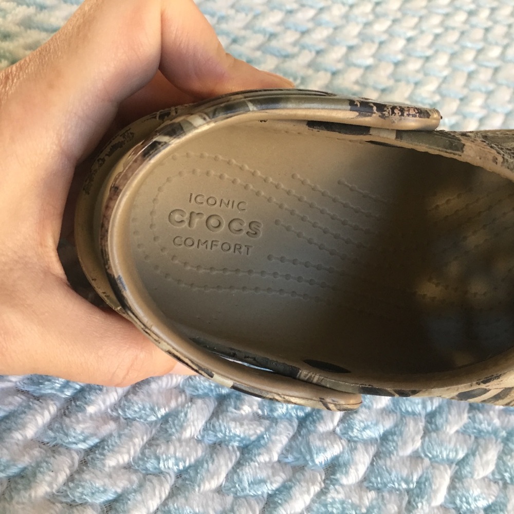 💢SOLD💢Kids Crocs in camouflage - Picture 8 of 8